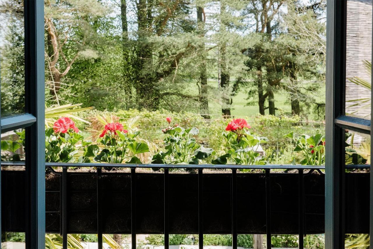 Hotel Le Petit Chateau & William De Percy Otterburn