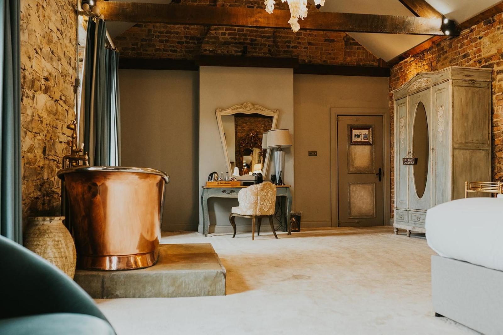 Le Petit Chateau & William De Percy 5*