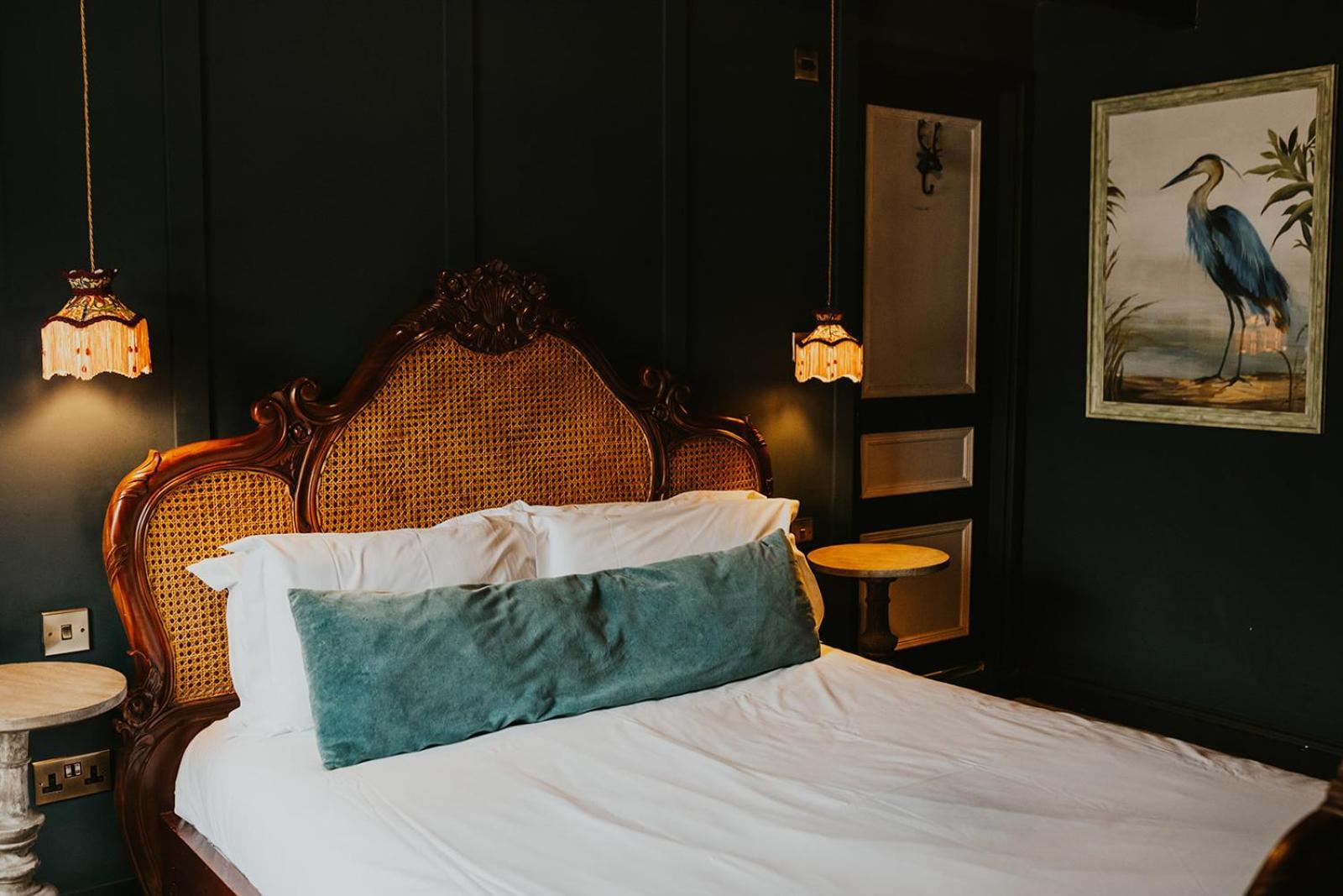 Hotel Le Petit Chateau & William De Percy Otterburn