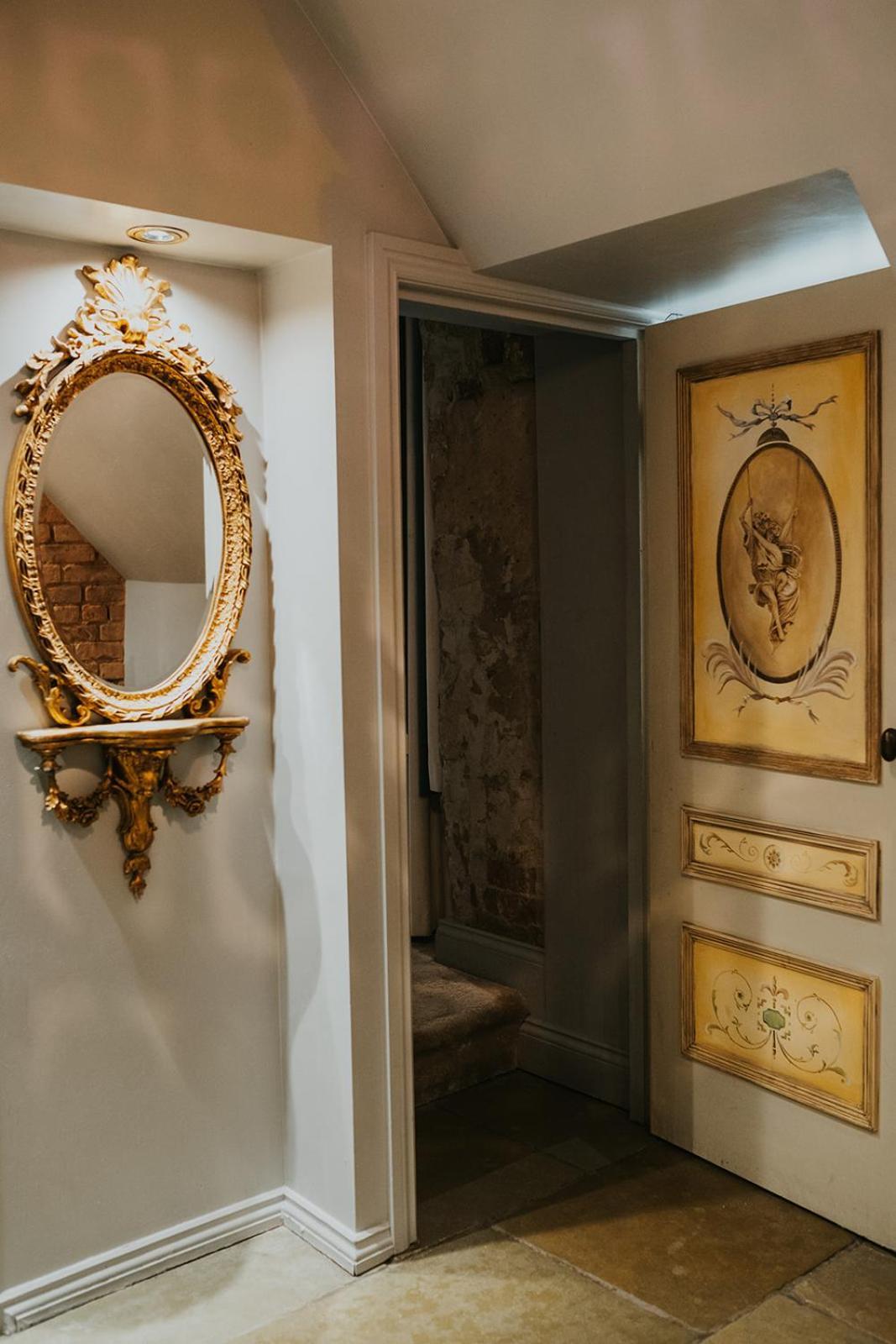 Le Petit Chateau & William De Percy Hotel 5*